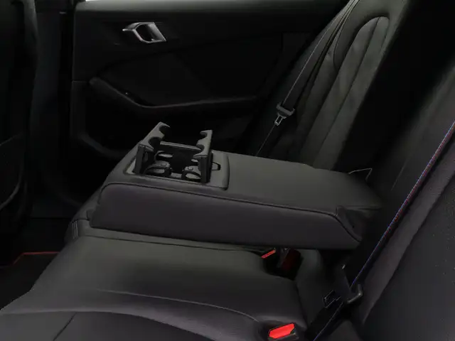 BMW 1 Series view 27
