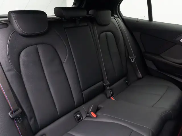 BMW 1 Series view 28