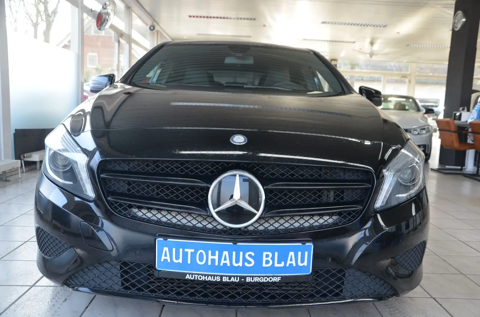 Mercedes-Benz A 180 CDI *TEILLEDER*BI-XENON*PDC*NAVI*SITZHZG* Schwarz - 2