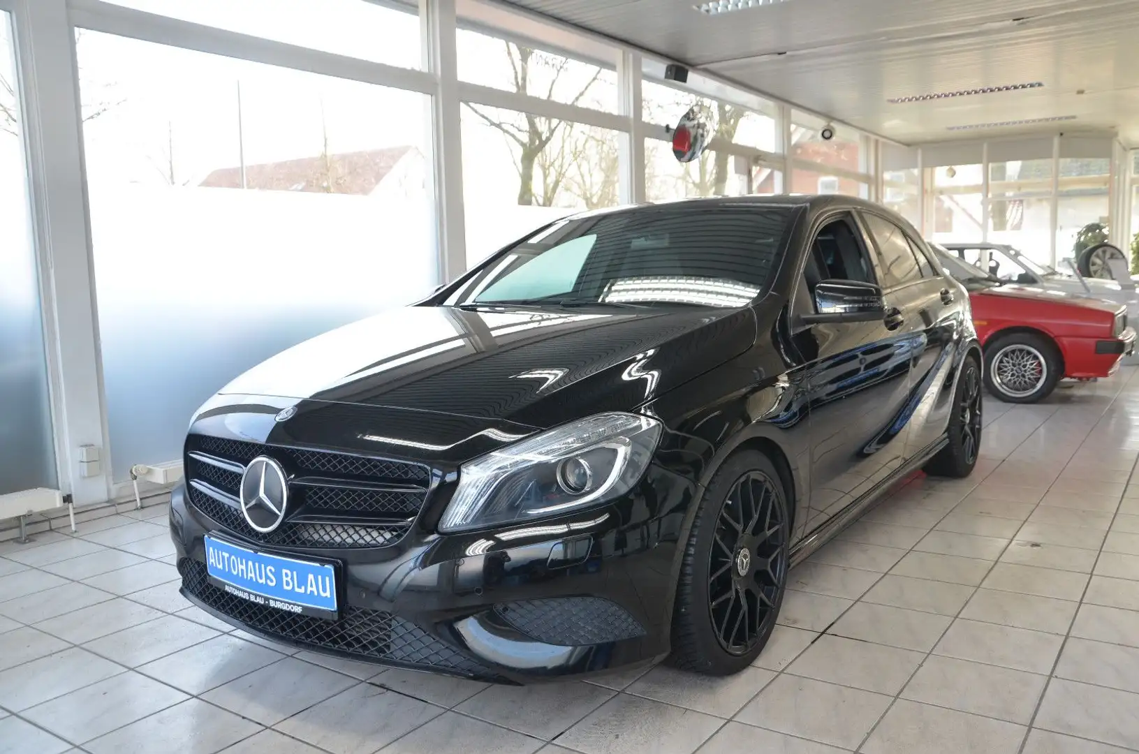 Mercedes-Benz A 180 CDI *TEILLEDER*BI-XENON*PDC*NAVI*SITZHZG* Schwarz - 1