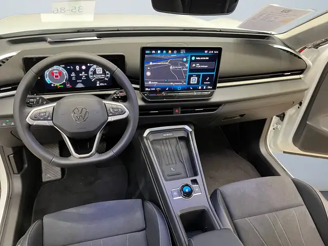 Volkswagen T-Roc view 8