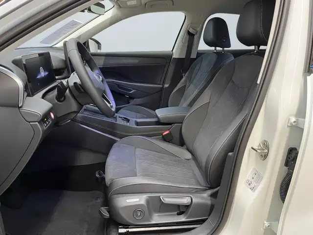 Volkswagen T-Roc view 7