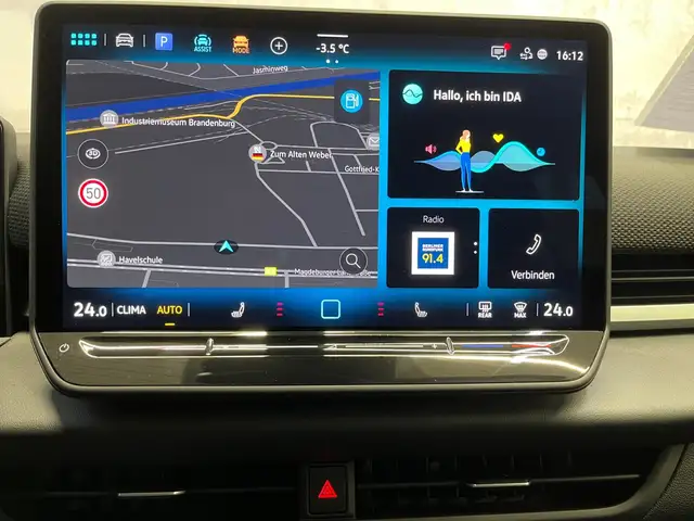 Volkswagen T-Roc view 13