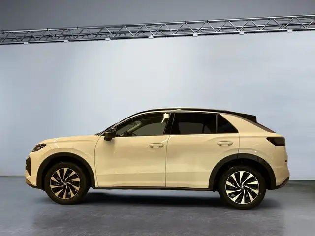 Volkswagen T-Roc view 3
