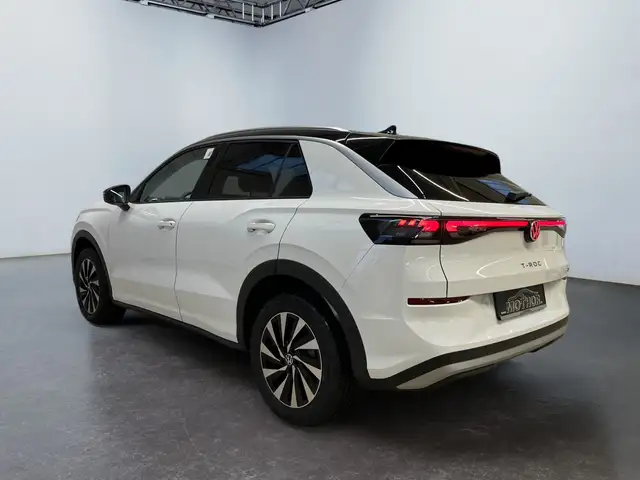 Volkswagen T-Roc view 4