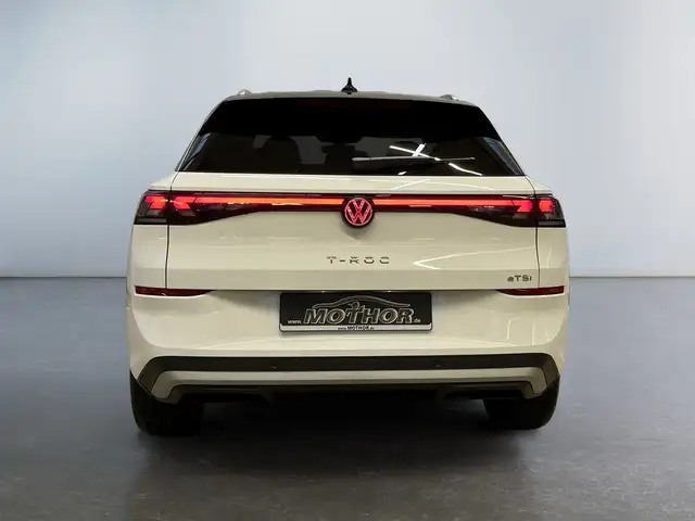 Volkswagen T-Roc view 5