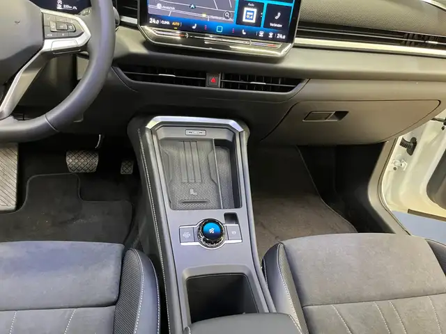 Volkswagen T-Roc view 9