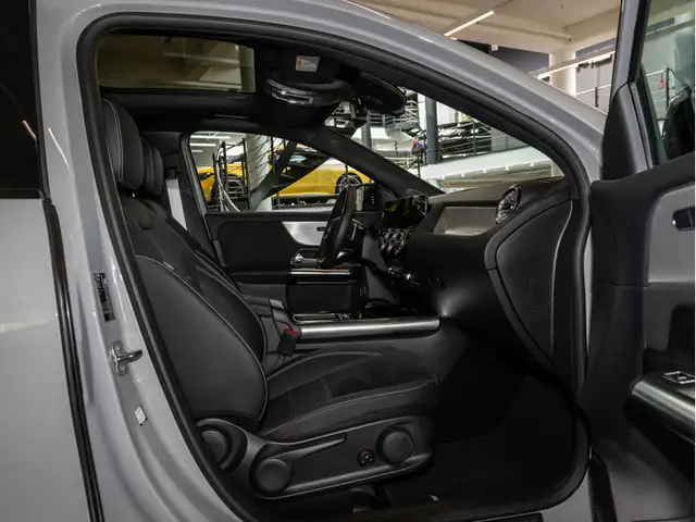 Mercedes-Benz GLA view 9
