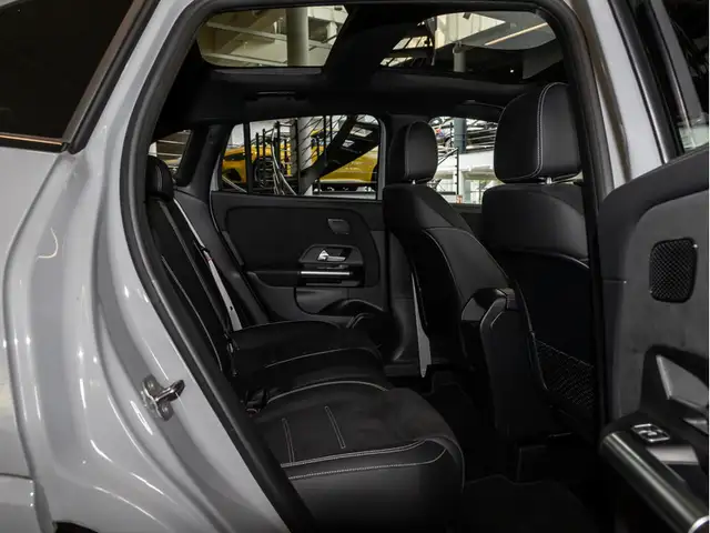 Mercedes-Benz GLA view 10