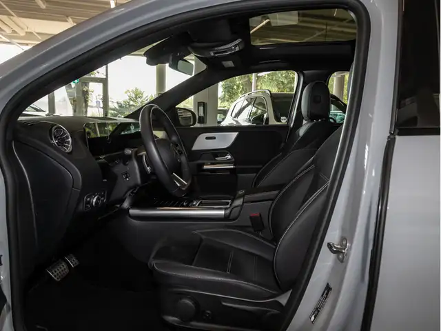 Mercedes-Benz GLA view 12