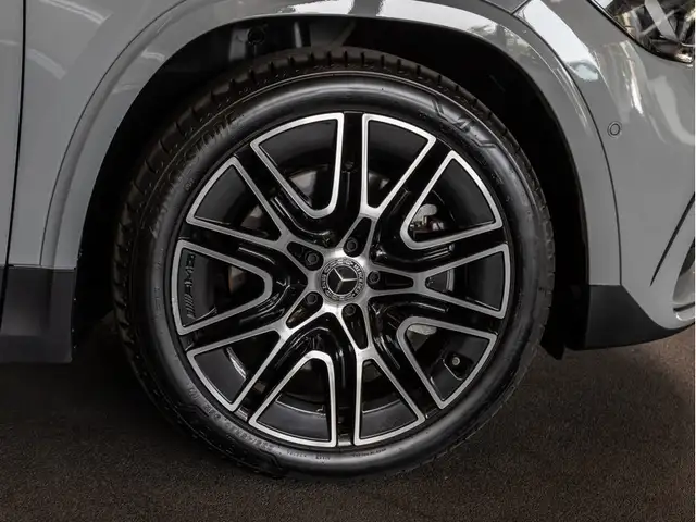 Mercedes-Benz GLA view 8