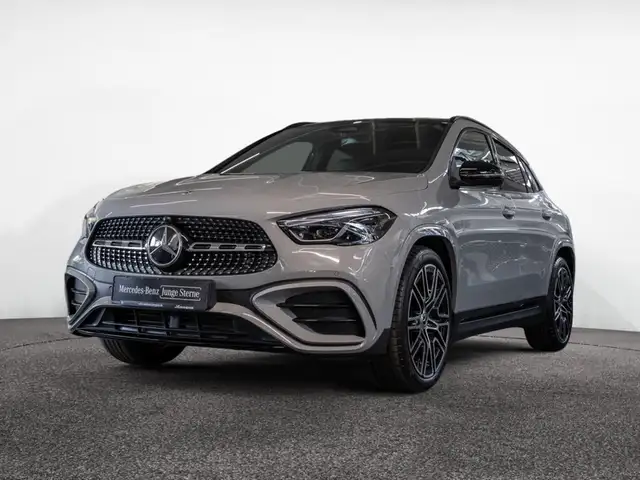 Mercedes-Benz GLA view 2