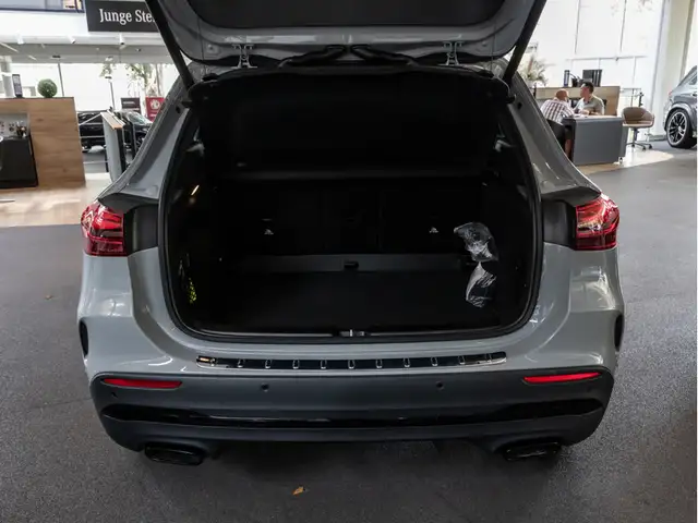 Mercedes-Benz GLA view 6