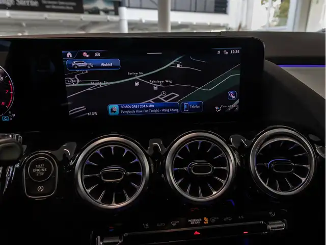 Mercedes-Benz GLA view 14