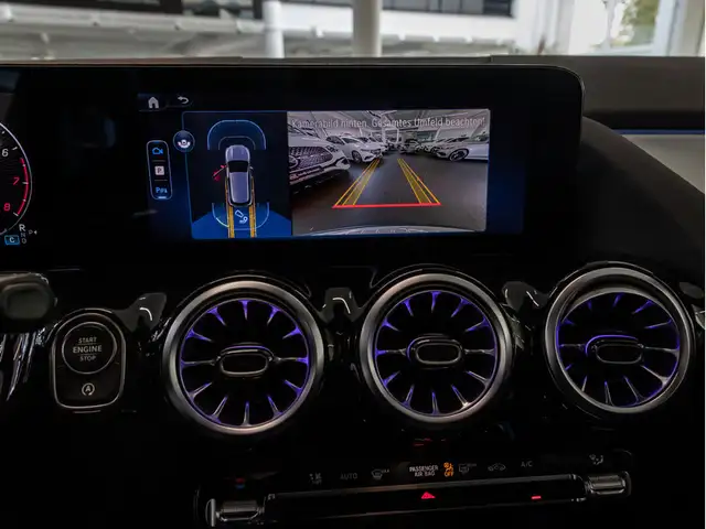 Mercedes-Benz GLA view 15