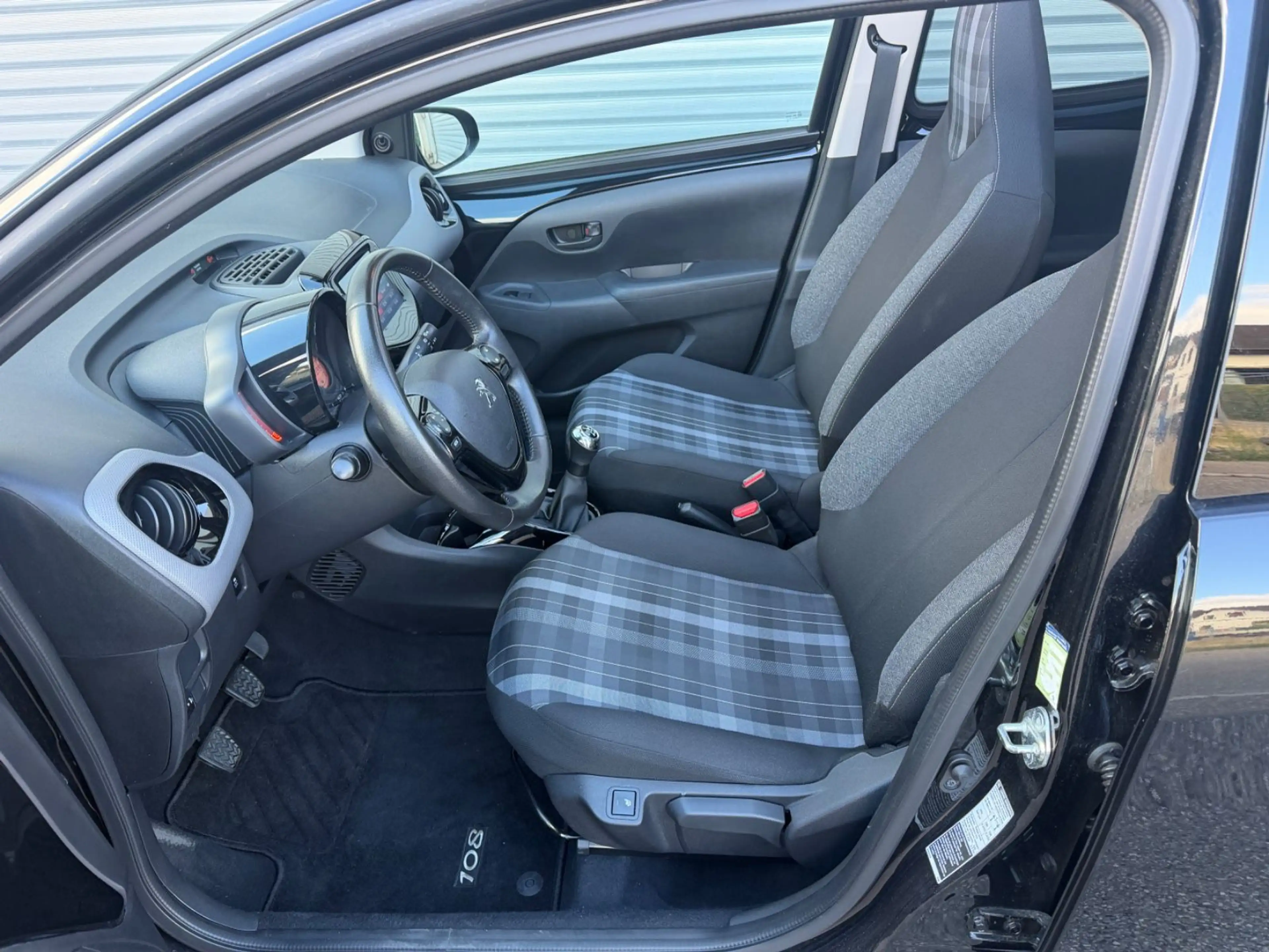 Peugeot 108 TOP Style — photo 9