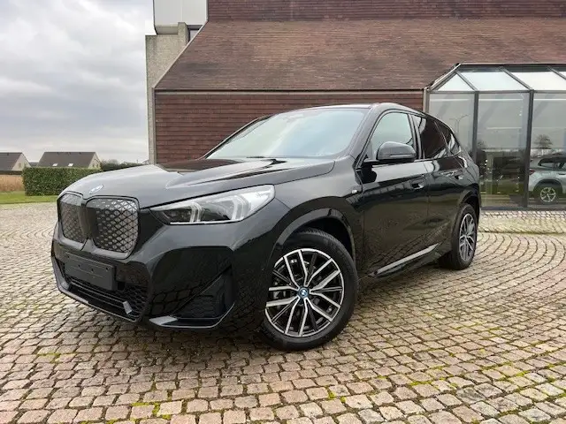 BMW iX1 eDrive20 M SPORTPAKKET - OPEN DAK