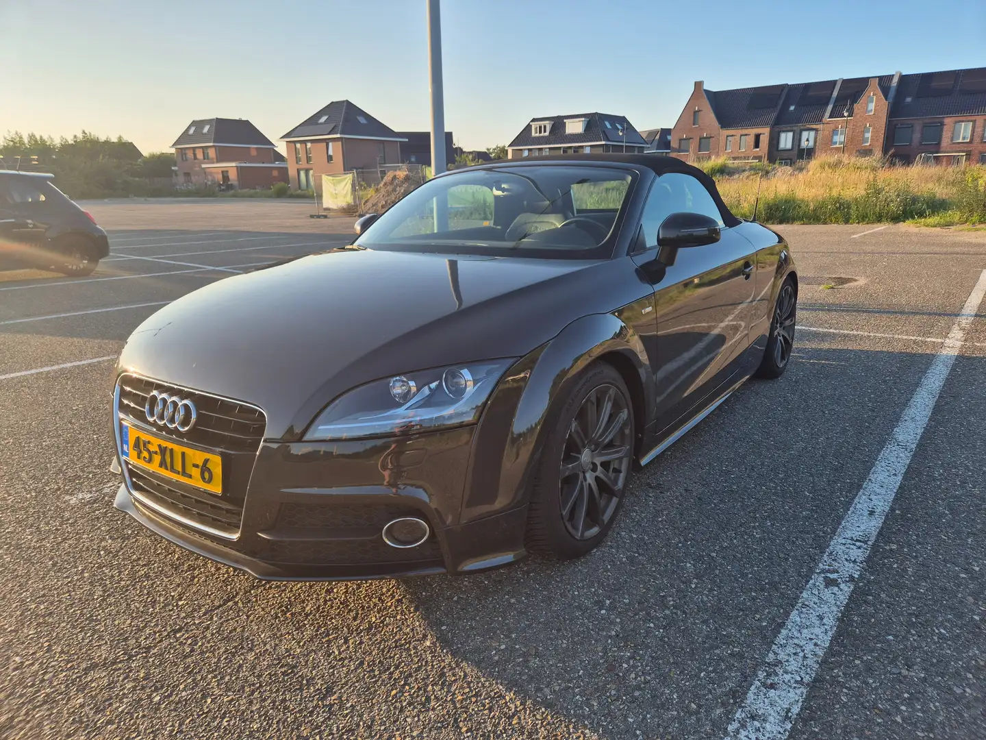Audi TT 1.8 TFSI Pro Line S Grijs - 2