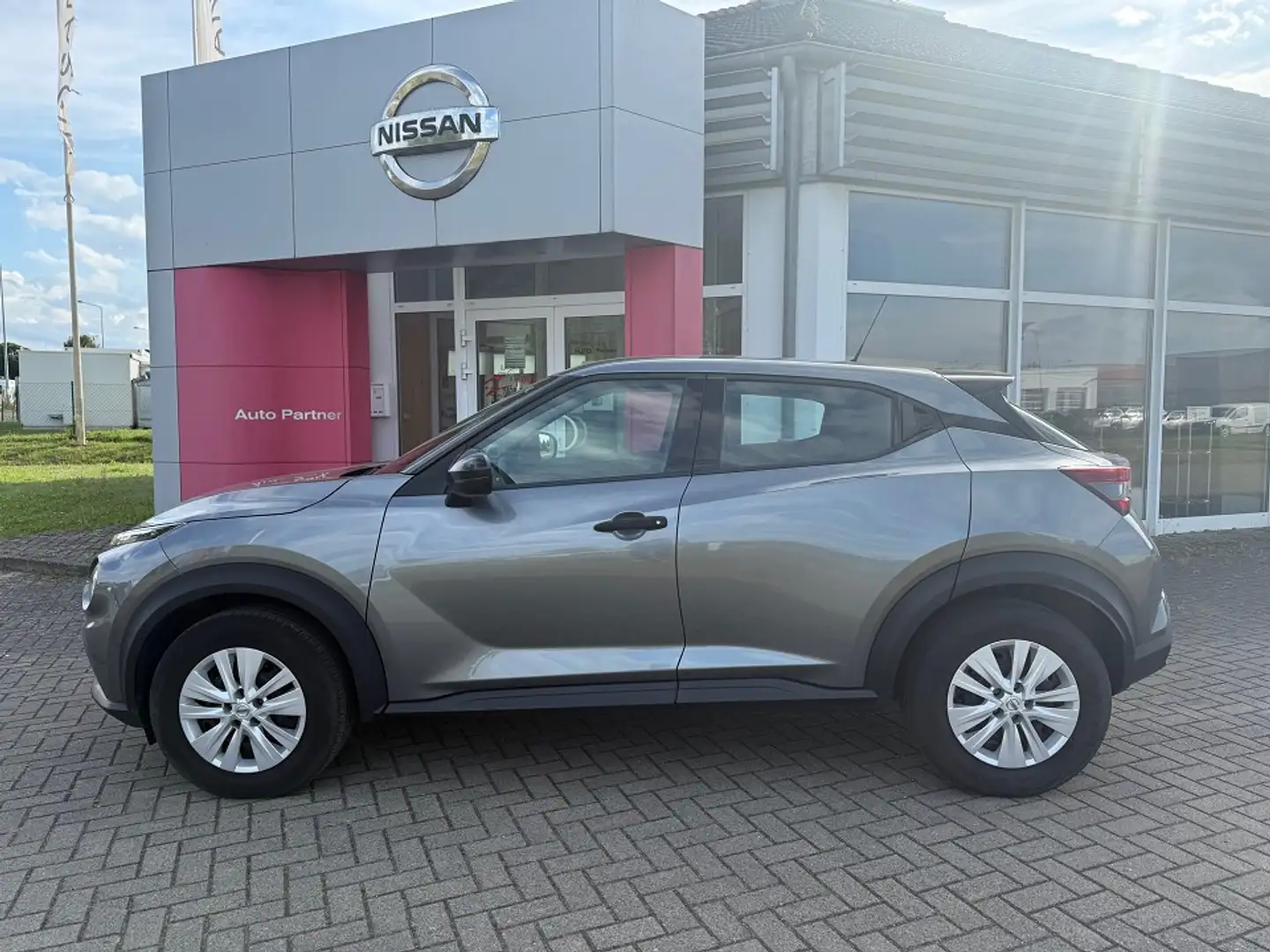 Nissan Juke 1.0 DIG-T 114PS 6MT Visia Gris - 2