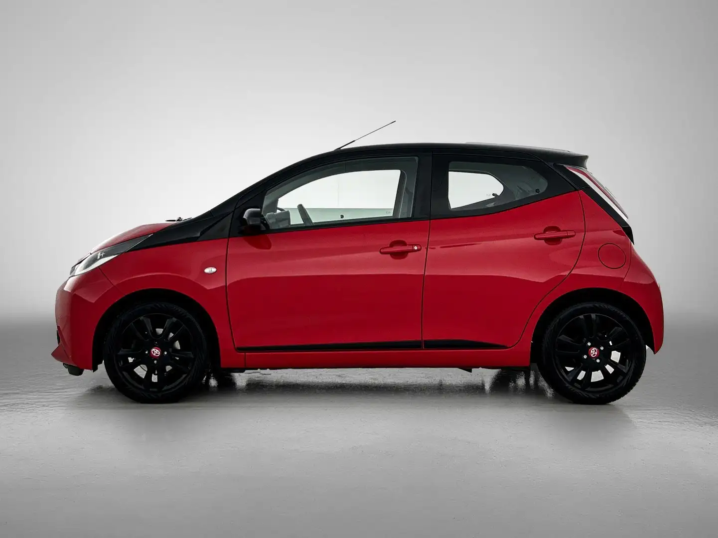 Toyota Aygo 1.0 VVT-i x-cite | AUTOMAAT | Airco | 5 drs | Lm v Rood - 2