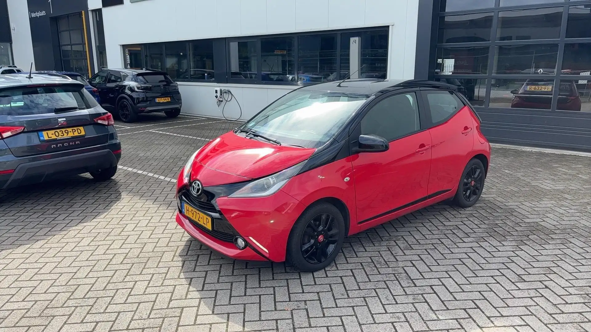 Toyota Aygo 1.0 VVT-i x-cite Rosso - 1