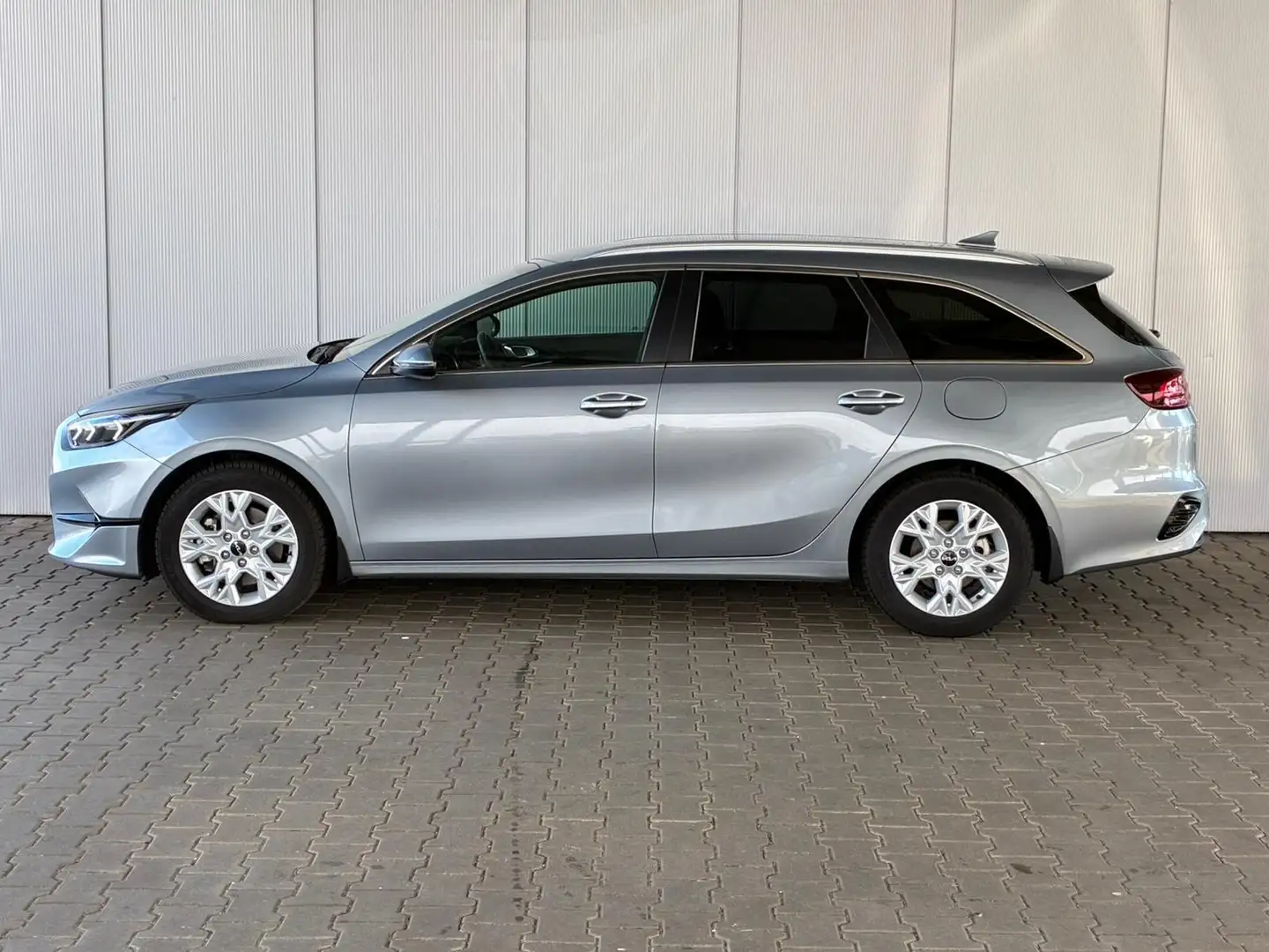 Kia Ceed SW / cee'd SW Sportswagon Comfort 1.5 DCTSitz + Lenkradheizun... Silber - 2