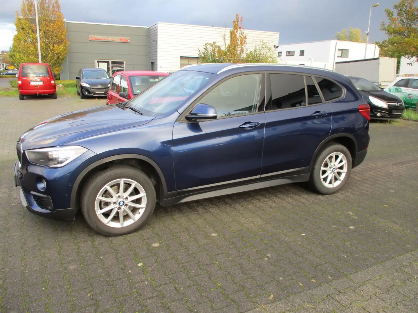 BMW X1 sDrive18d Aut.Navi Head Up Ahk Blauw - 1