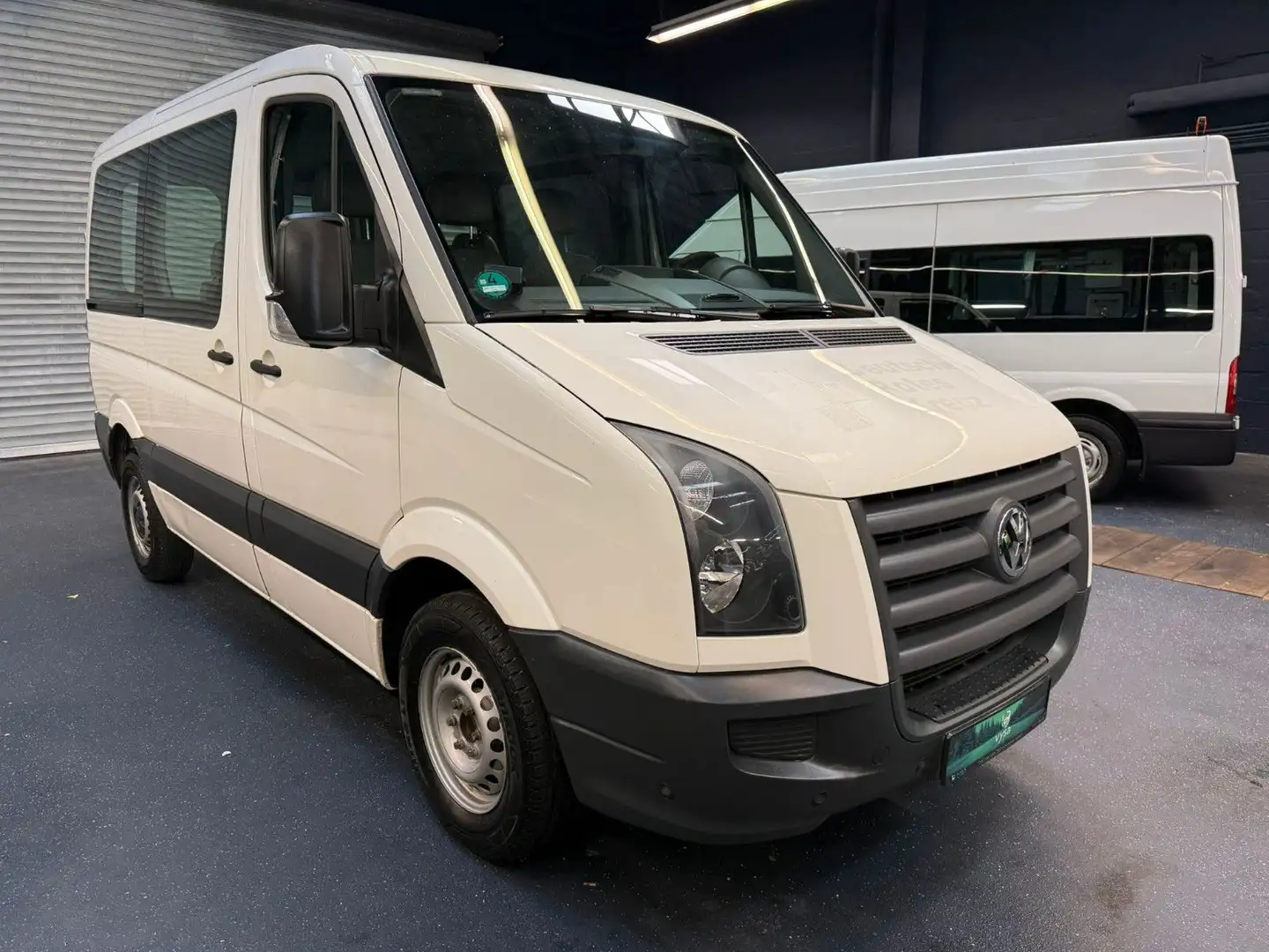 Volkswagen Crafter Kombi L1H1 9 Sitze TÜV 08/2026 1.Hand Grau - 1