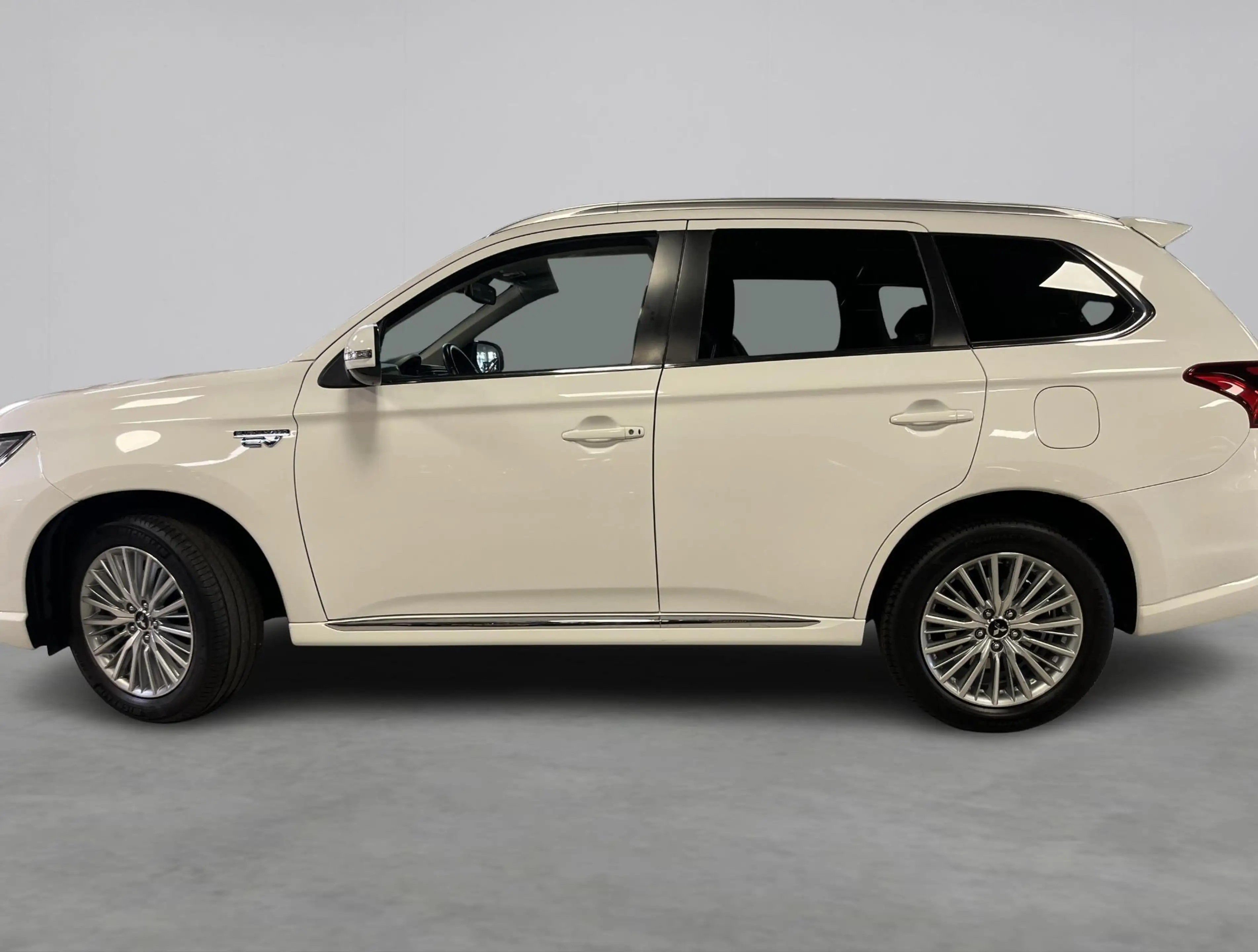 Mitsubishi Outlander 2.4 PHEV Limited adaptieve cruise controle — photo 2