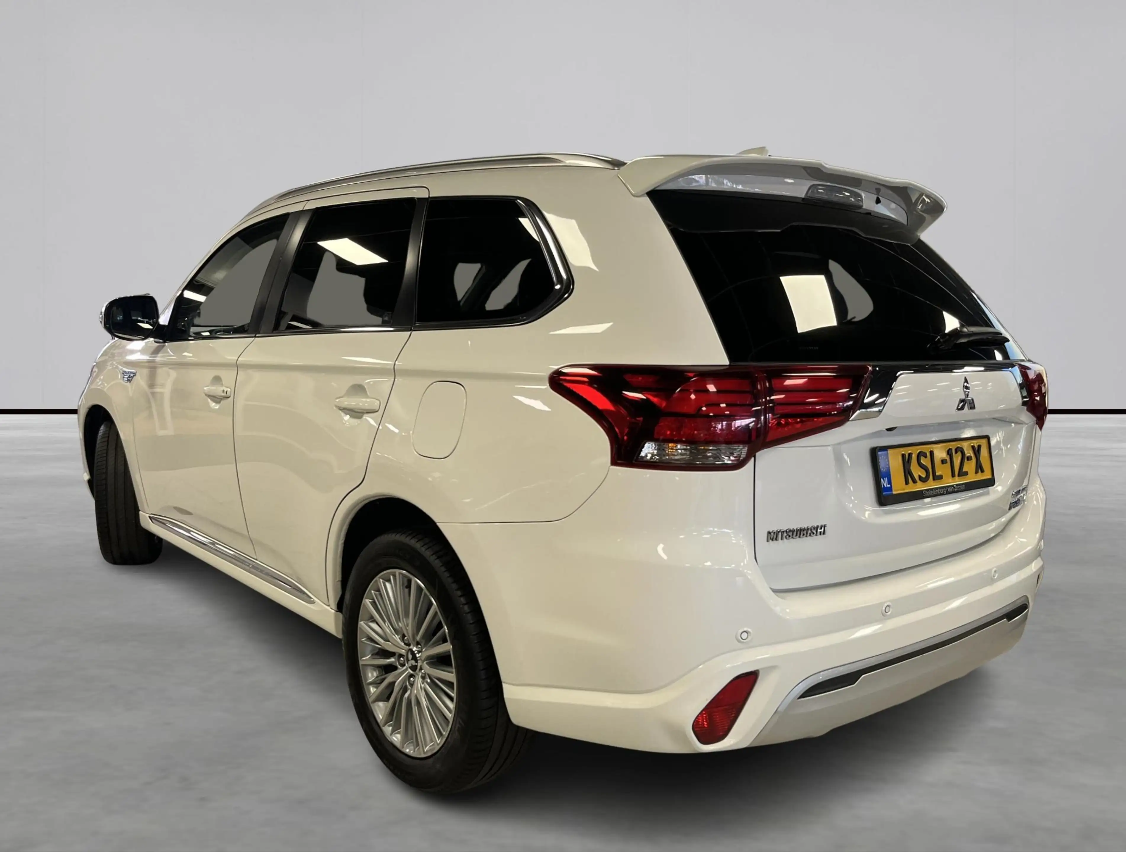 Mitsubishi Outlander 2.4 PHEV Limited adaptieve cruise controle — photo 3