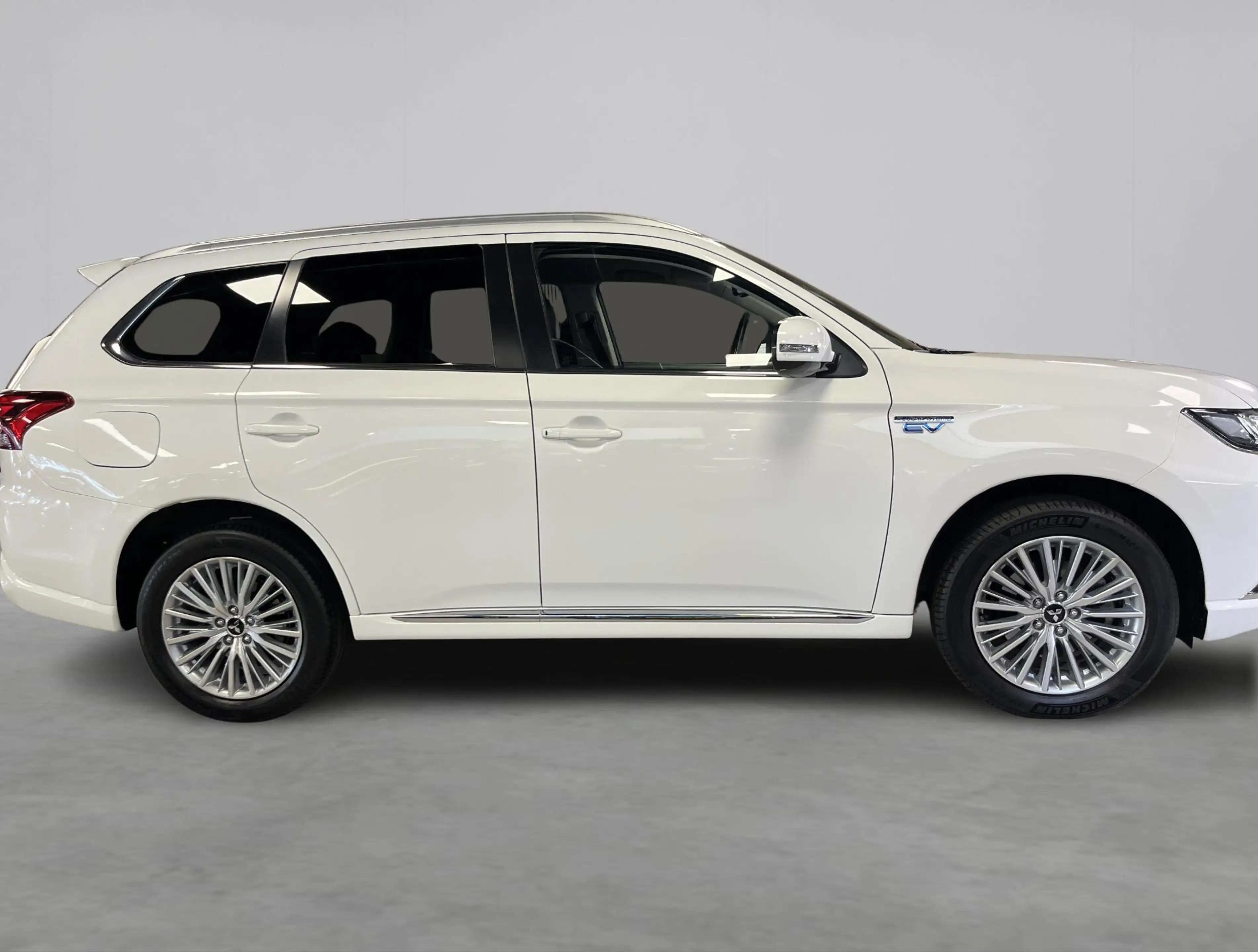 Mitsubishi Outlander 2.4 PHEV Limited adaptieve cruise controle — photo 6