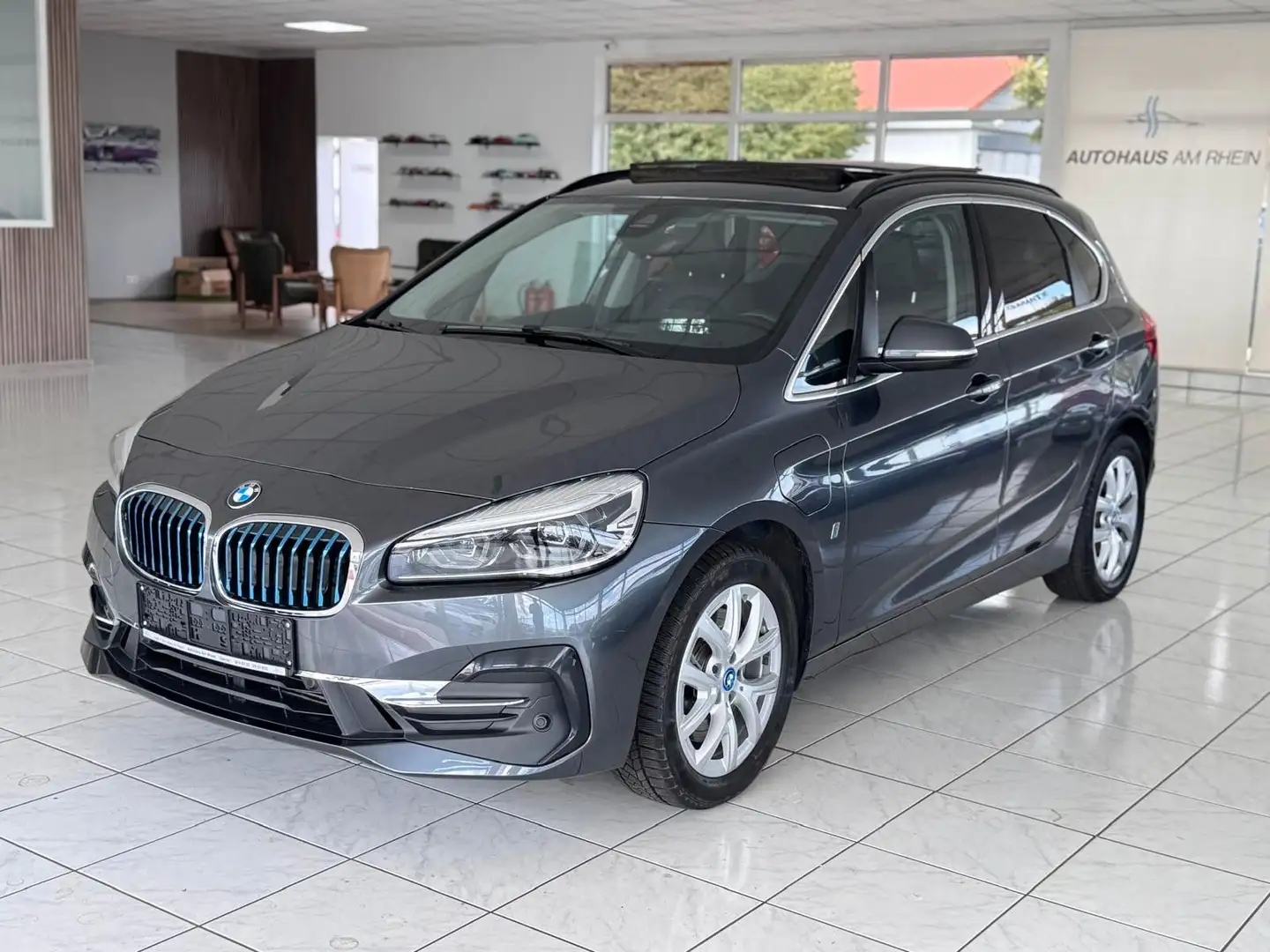 BMW 225 225 Luxury Line+Pano+Navi+Tempomat+HeadUp+ACC Grau - 2