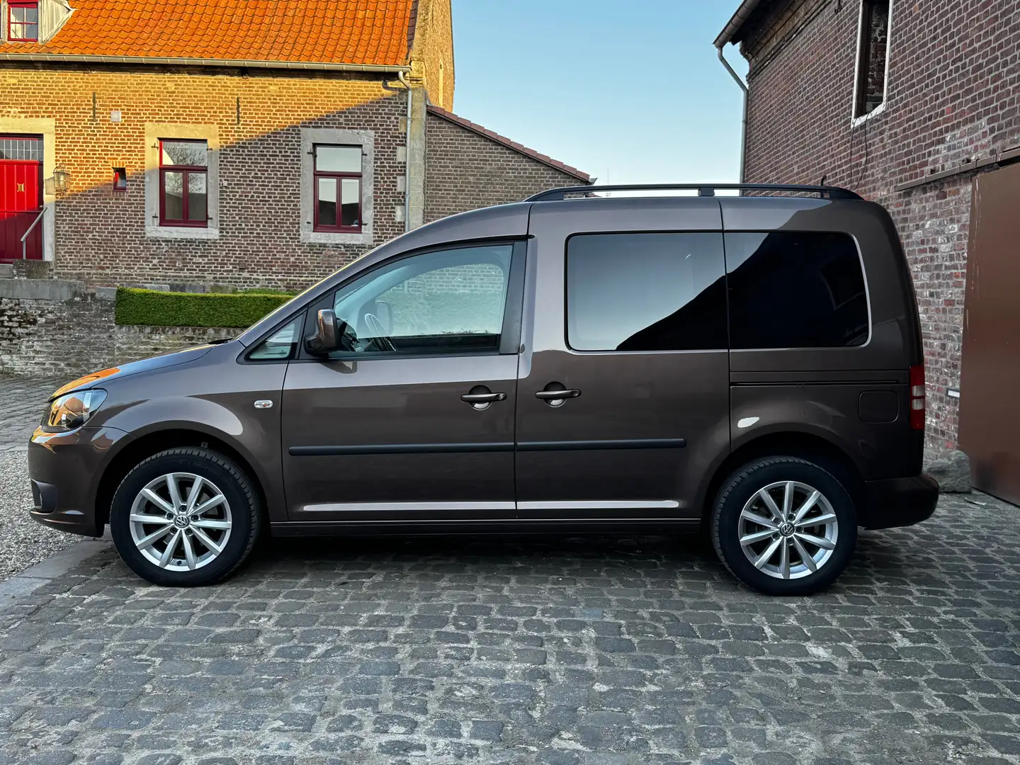 Volkswagen Caddy Caddy 1.2 TSI Comfortline minicamper 5 pers Bruin - 1