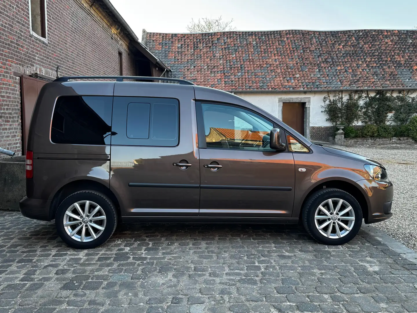 Volkswagen Caddy Caddy 1.2 TSI Comfortline minicamper 5 pers Bruin - 2