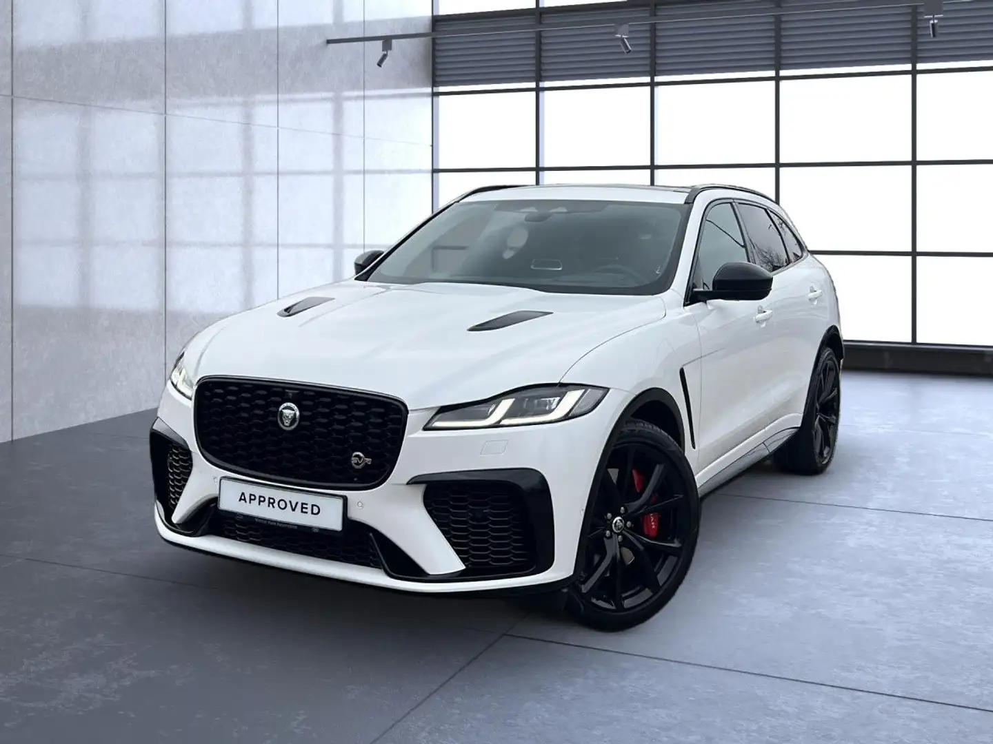 Jaguar F-Pace P550 AWD SVR Weiß - 2