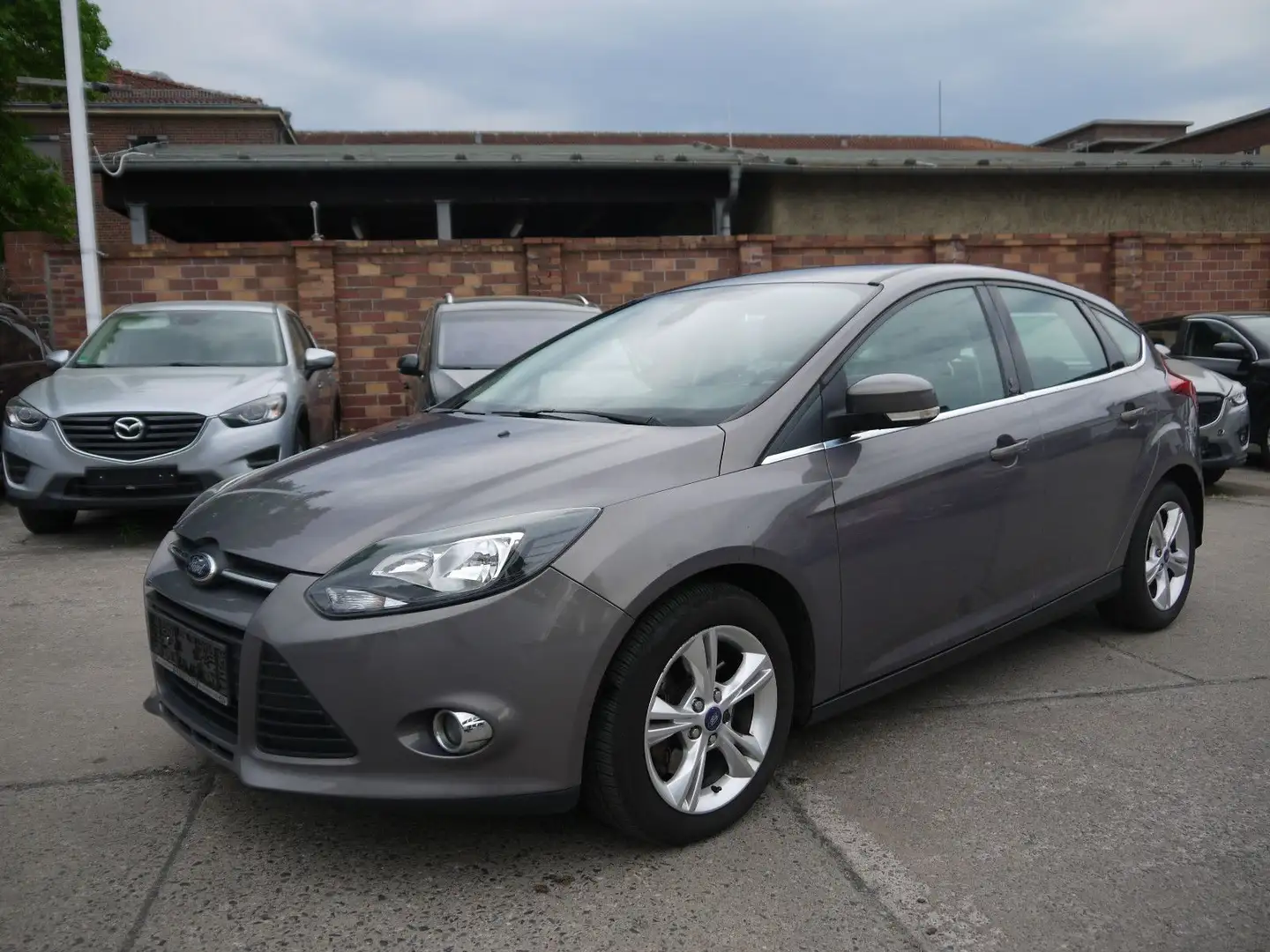 Ford Focus /SHZ/PDC/TÜV/Klimaautomatik Коричневий - 1