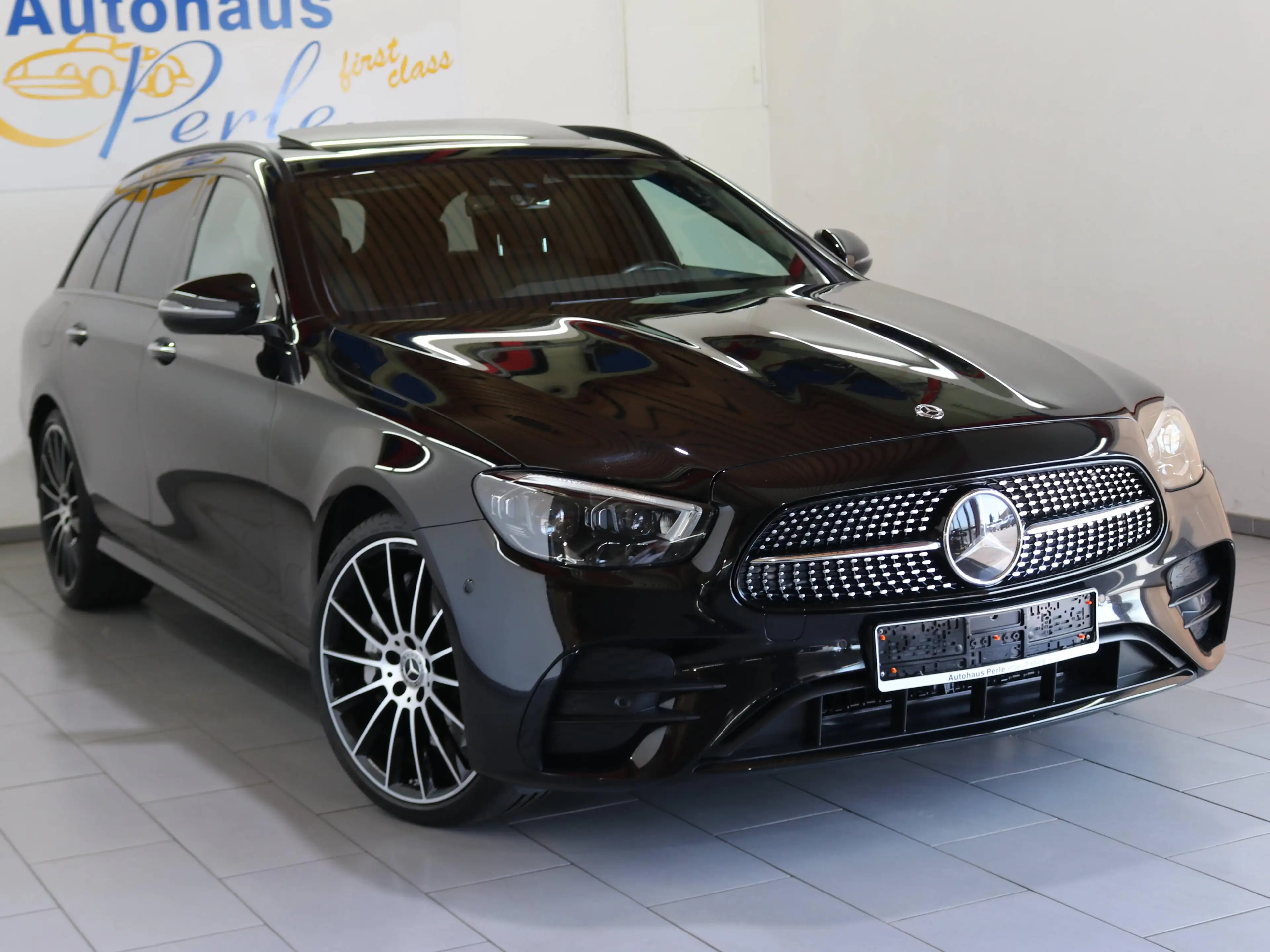 Mercedes-Benz E 400 D T 4M AMG-LINE"AIRMTC"SDACH"HUP"MMY"NAPPA"DISTR+"SOUND"