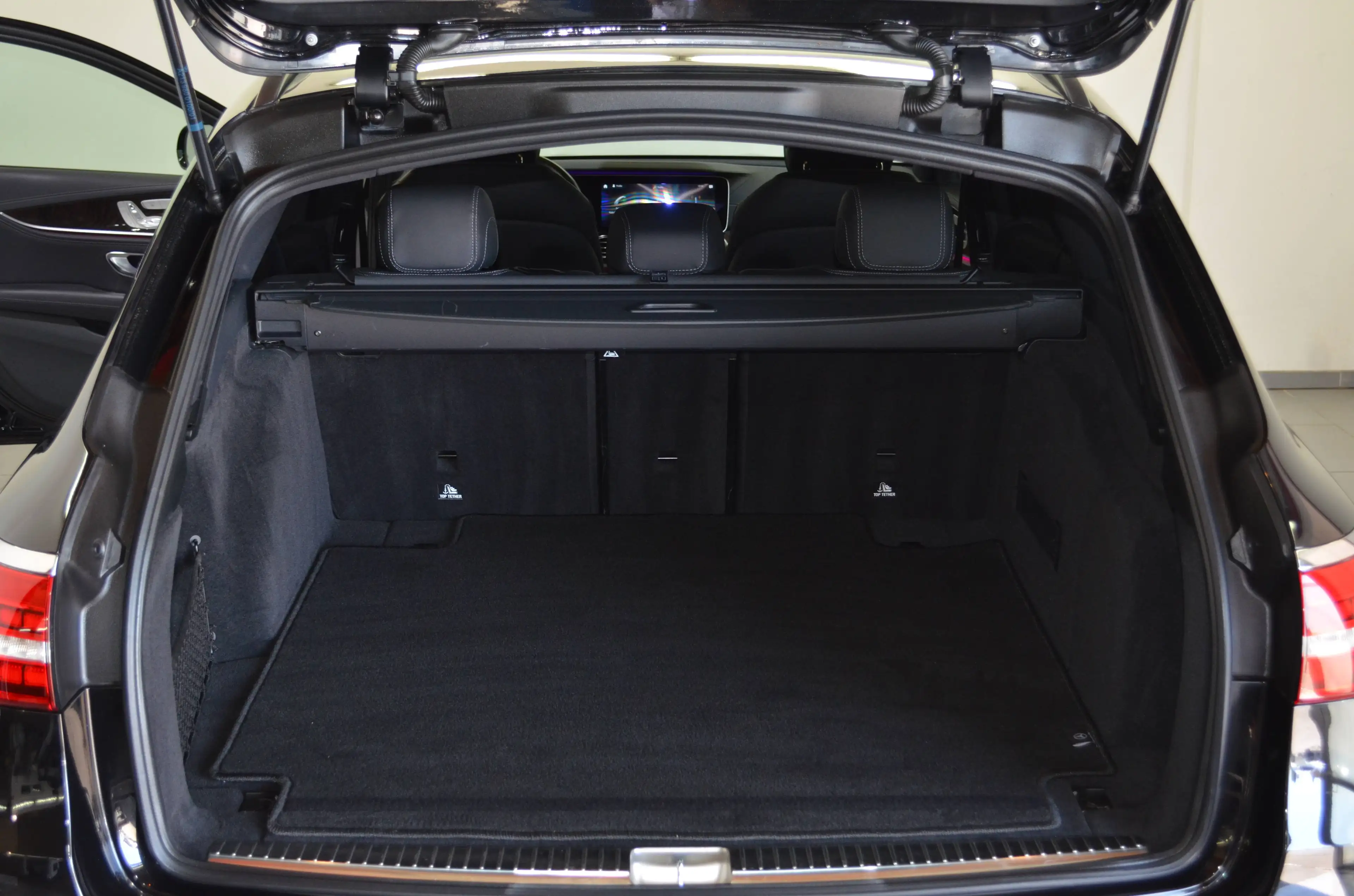 Mercedes-Benz E 400 D T 4M AMG-LINE"AIRMTC"SDACH"HUP"MMY"NAPPA"DISTR+"SOUND" — photo 13