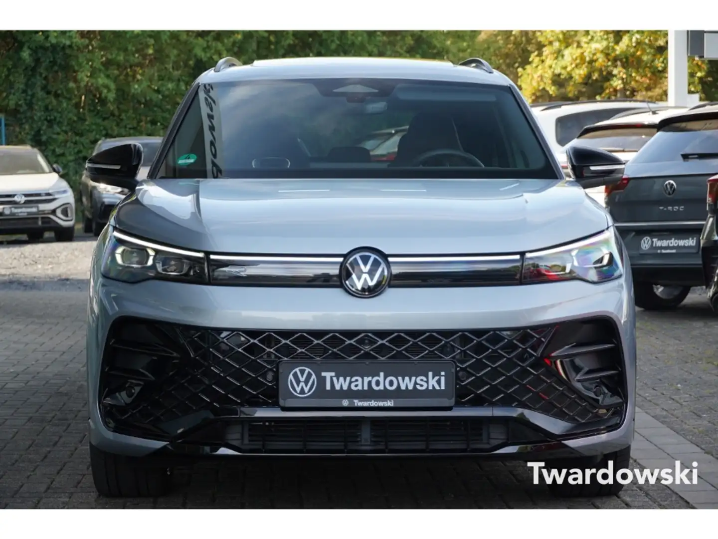 Volkswagen Tiguan 1.5 eTSI R-Line AHK 360° Pano ACC Matrix Silber - 2