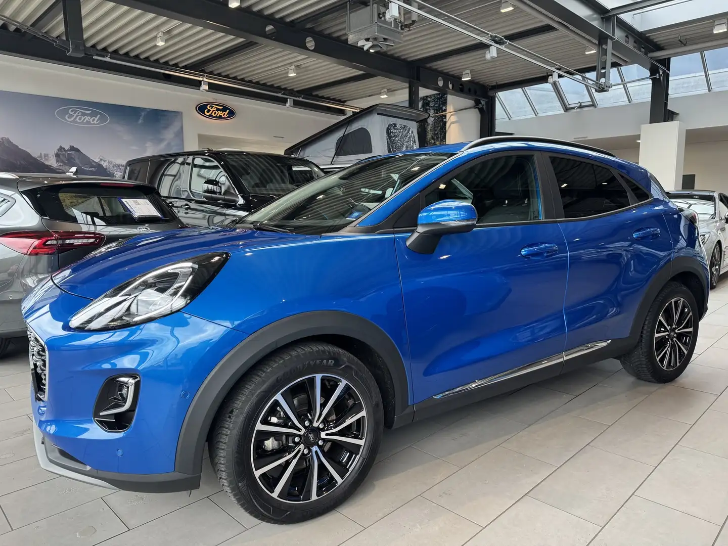 Ford Puma Titanium X Blau - 2