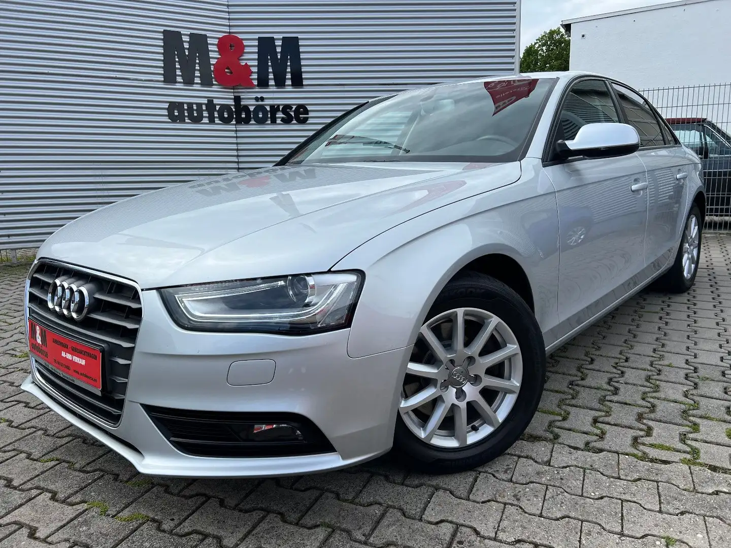 Audi A4 Lim. Attraction Nav/PDC/Tempo/AHK/Sh/Bi-Xenon Argent - 1