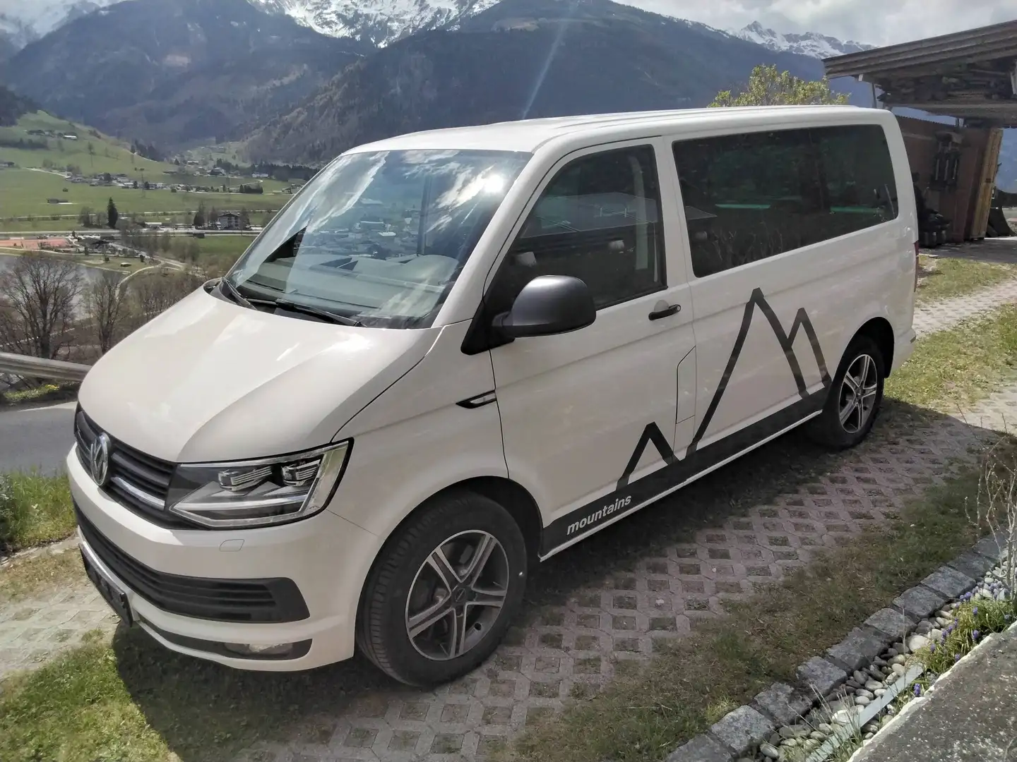 Volkswagen T6 Multivan Multivan Trendline 2,0 TDI 4Motion BMT Trendline Weiß - 1