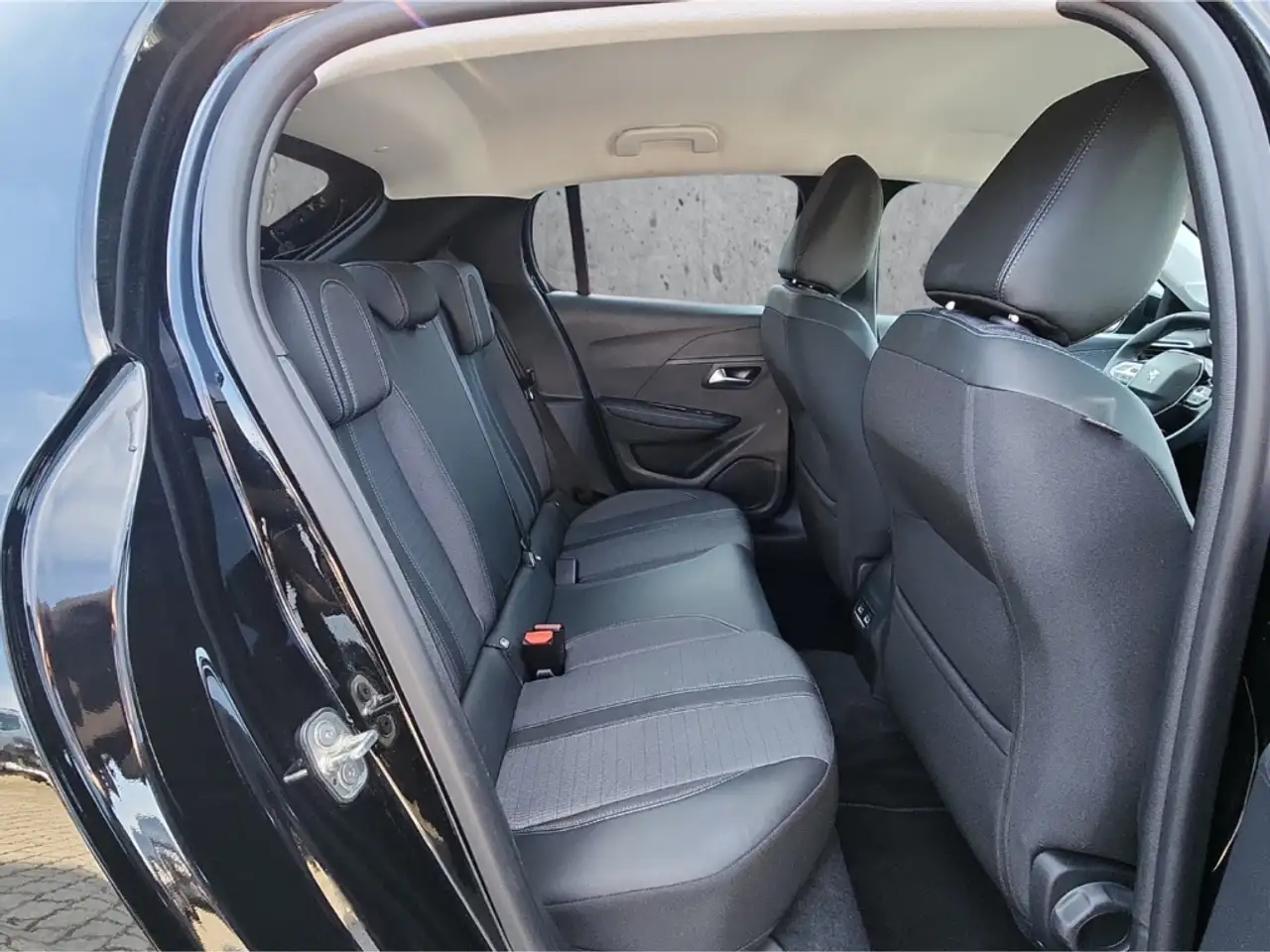 Peugeot 208 e- Allure Pack 136 Navi Digitales Cockpit LED Appl 14