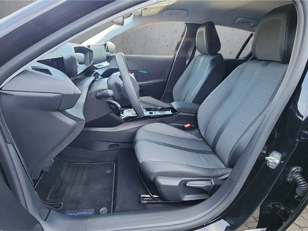 Peugeot 208 e- Allure Pack 136 Navi Digitales Cockpit LED Appl 9