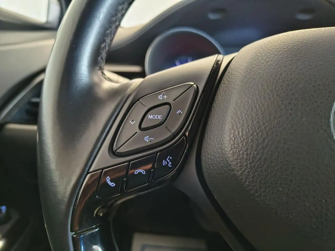 Toyota C-HR снимка Toyota C-HR