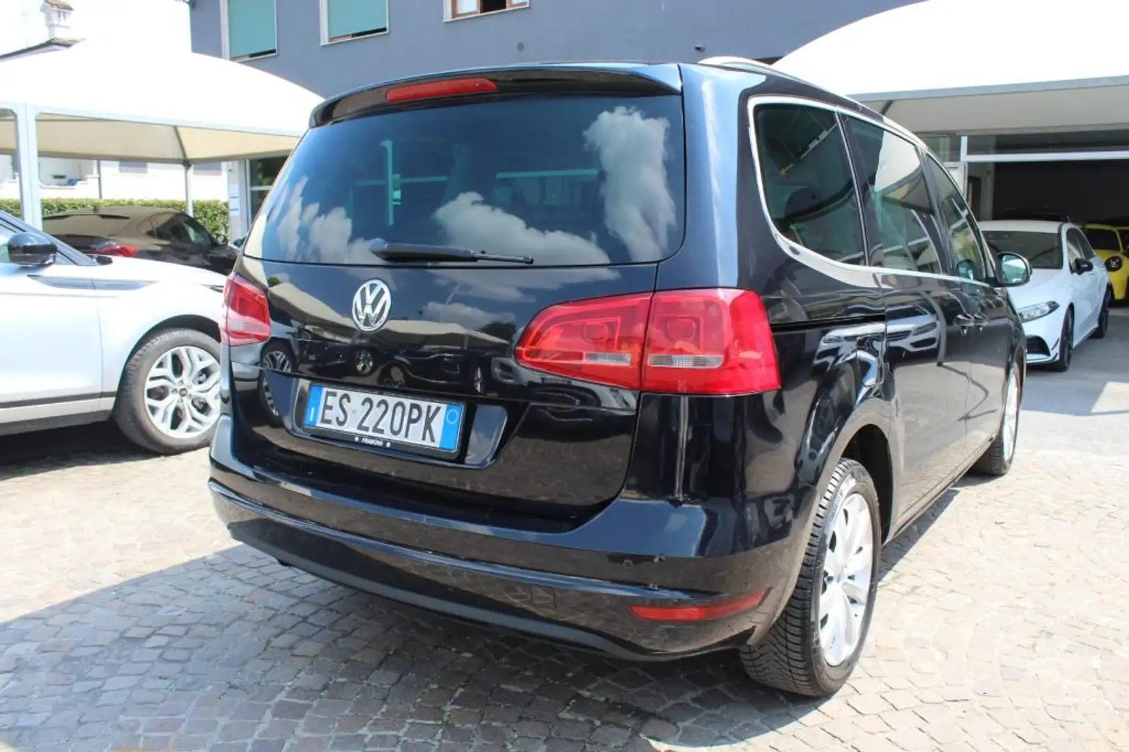 Volkswagen Sharan 2.0 TDI DSG Highline 7 POSTI Nero - 2