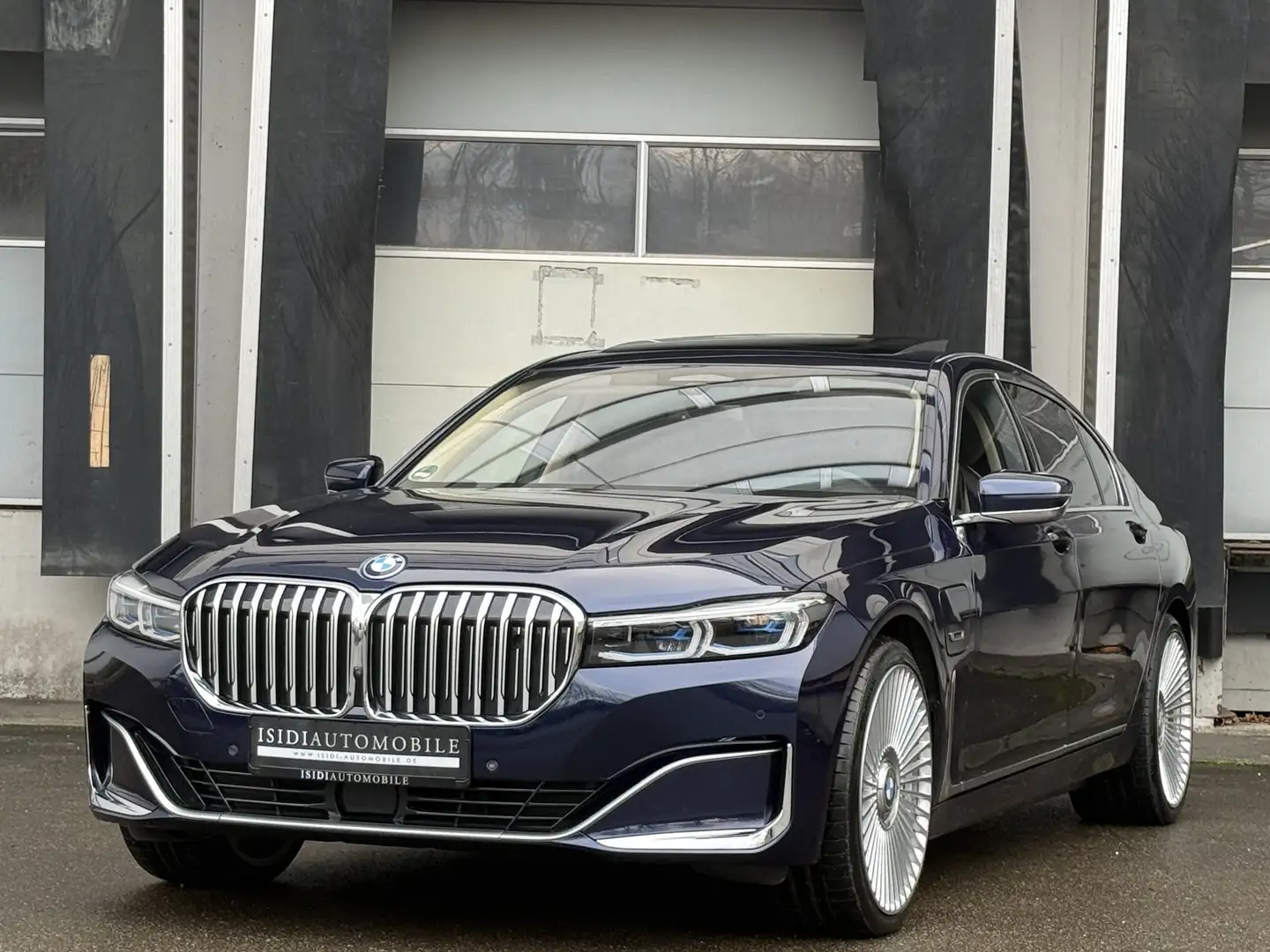BMW 745 e Lang xDrive Bowers&Wilkins Pano Fond-TV Blau - 1