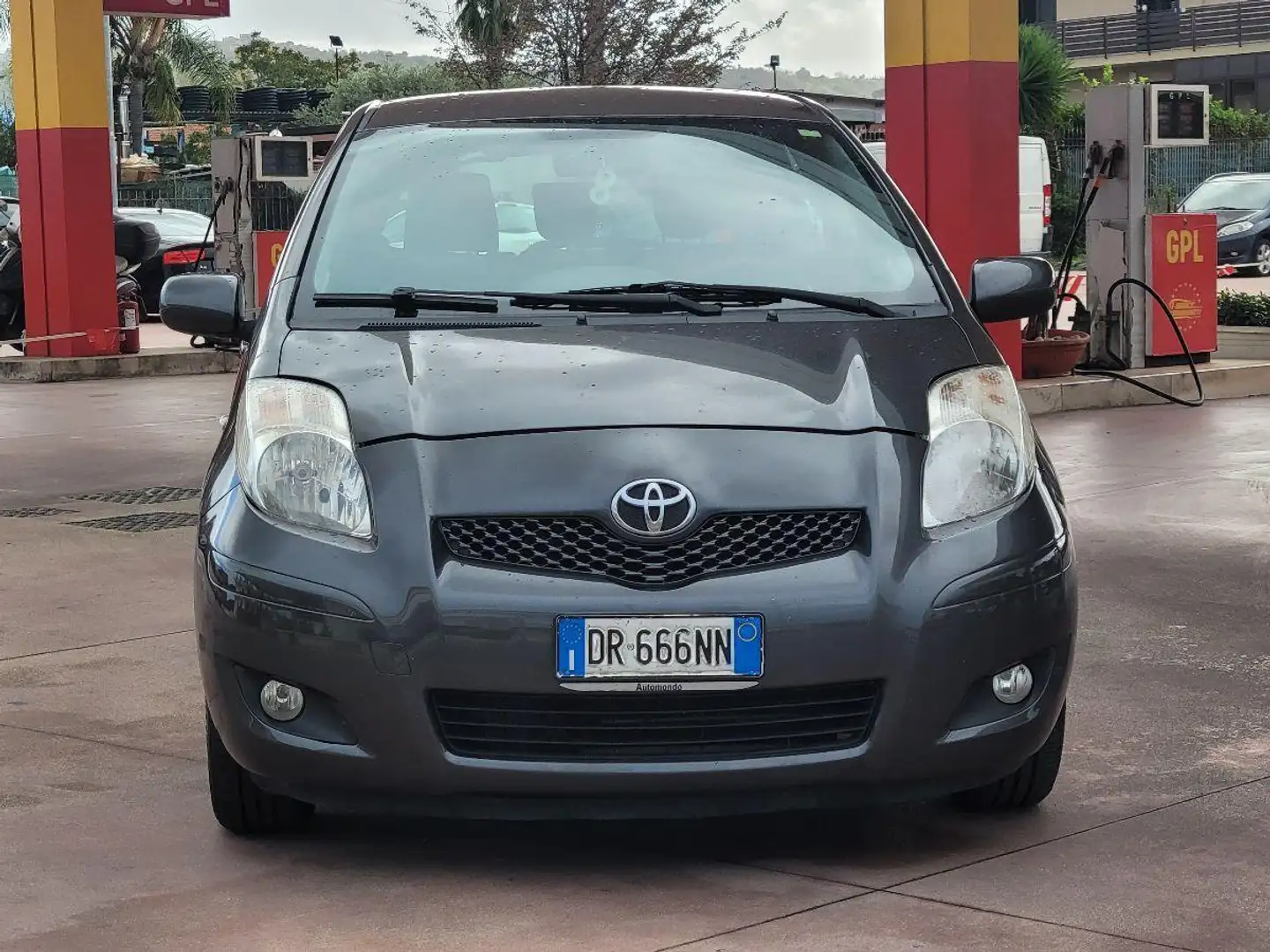 Toyota Yaris 1.3 5p. Grigio - 2