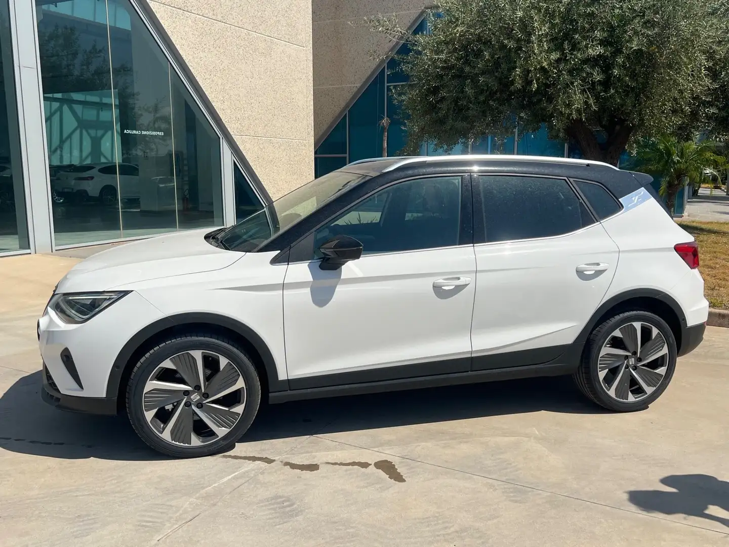 SEAT Arona ecotsi FR 110cv possibilità noleggio no scoring Bianco - 2