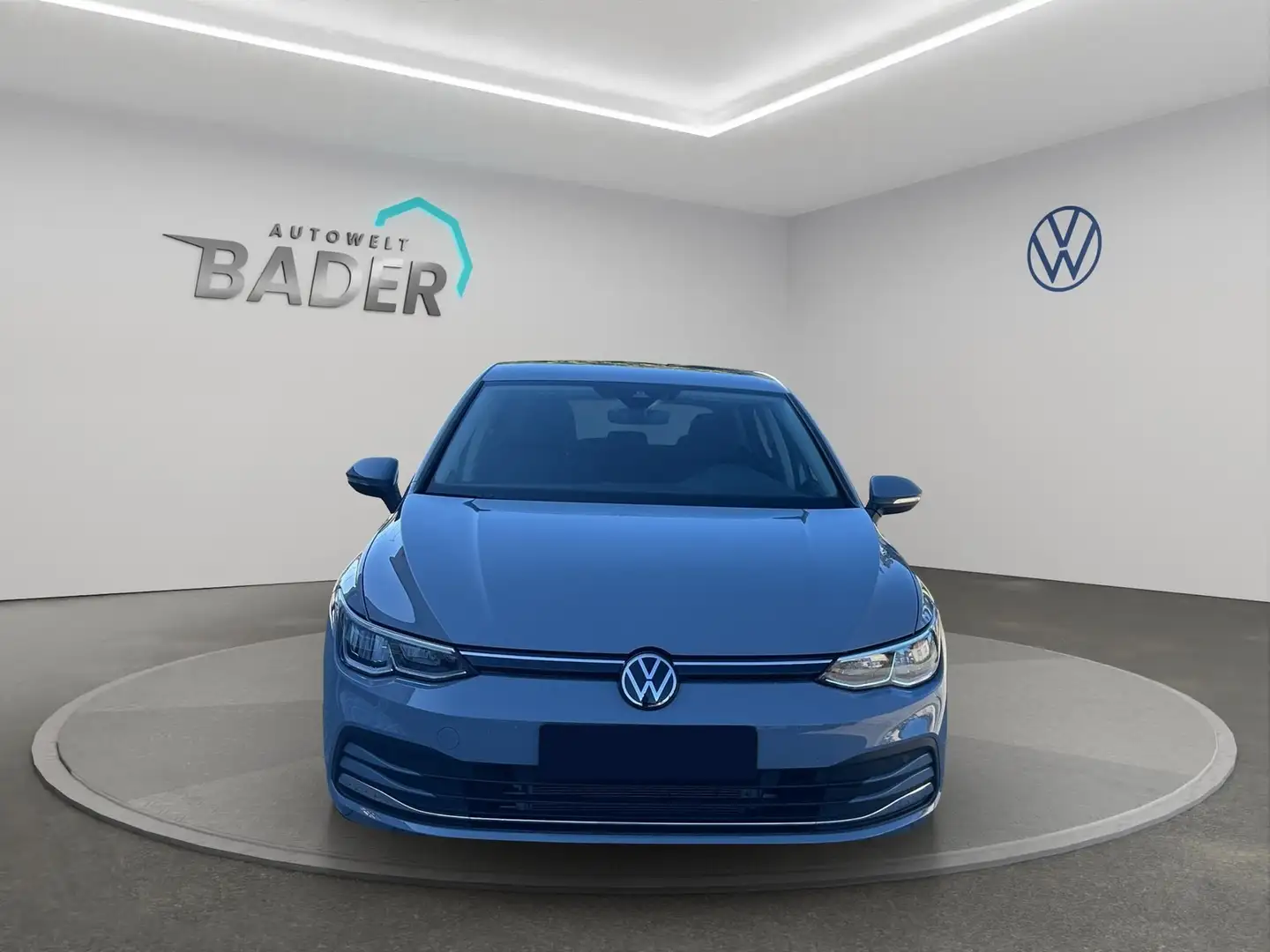 Volkswagen Golf 1,5 TSI Navi LED AHK SHZ RFK ACC Grau - 2